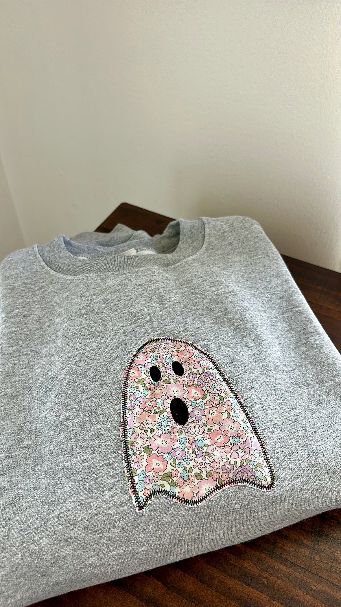 Appliqué Ghost Sweatshirt - Steel Gray Hanes
